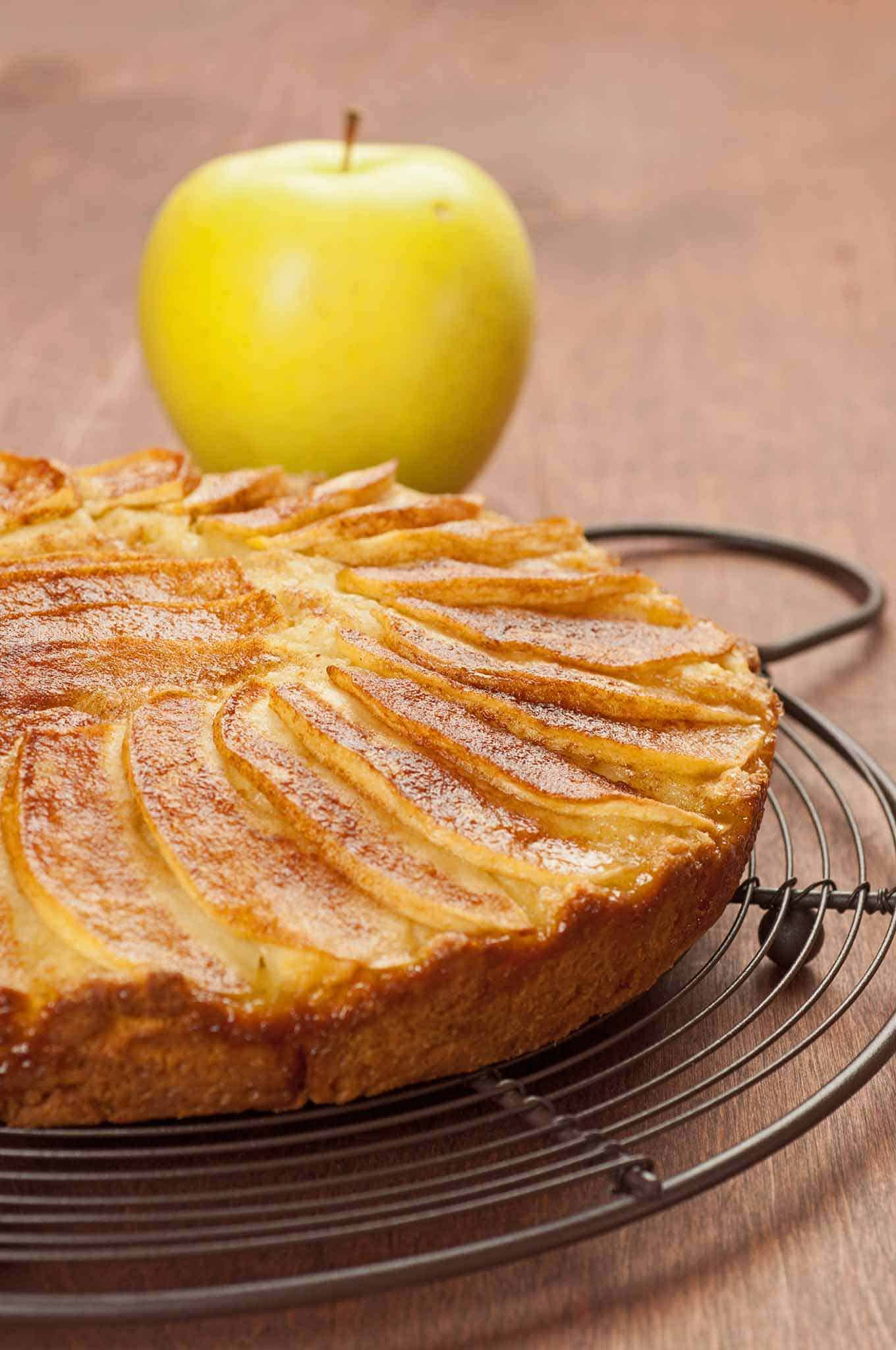 Easy Apple Coffee Cake