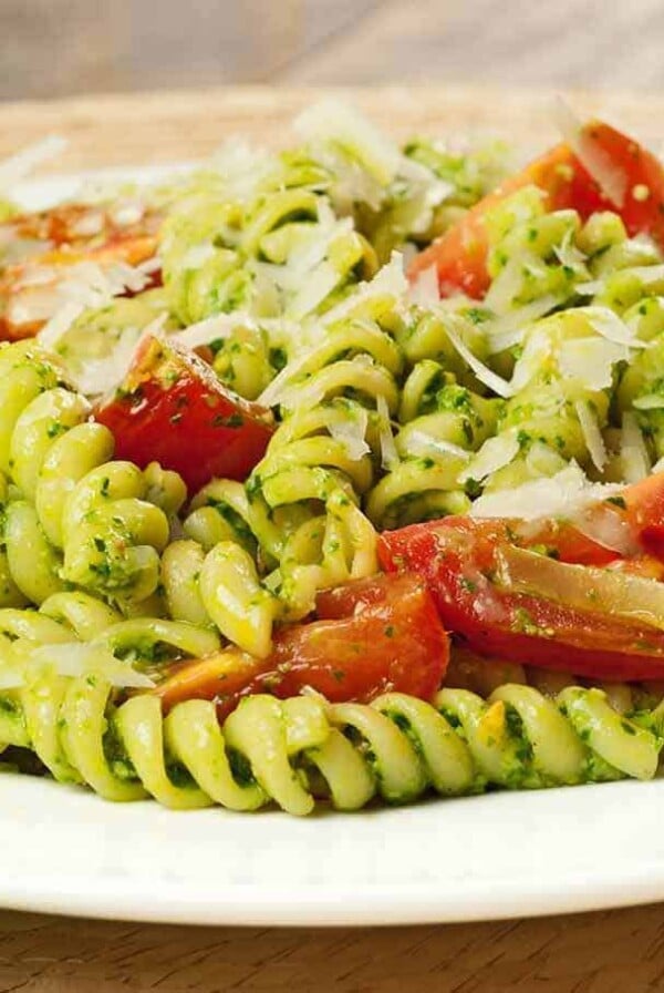 Rotini with Spinach-Basil Pesto and Tomatoes